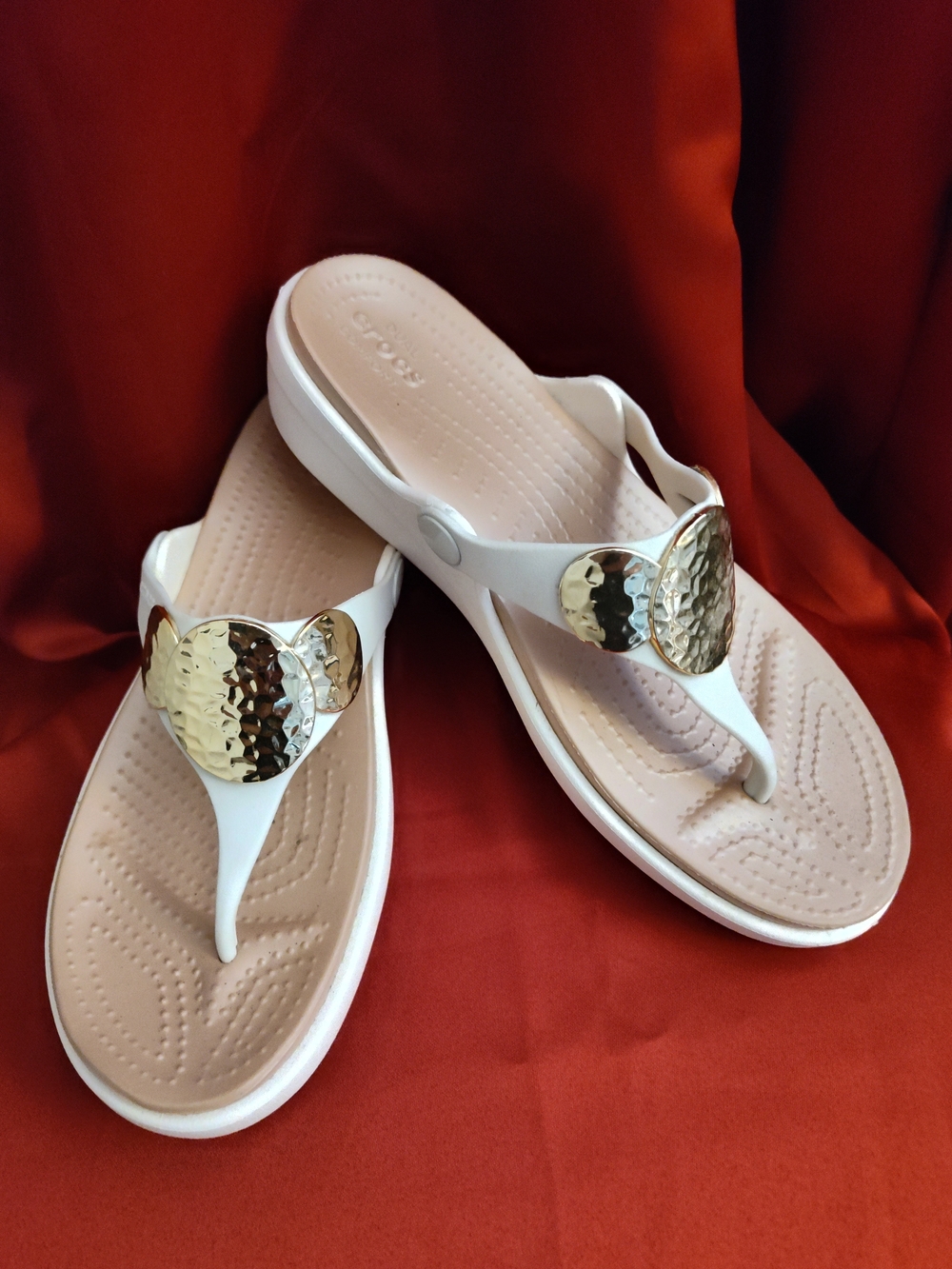 Crocs Women’s White Sandal with Gold Heart Accent - Picture 3 of 6